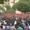 В Китае протестующие сняли с мэрии надпись «Служи народу!»