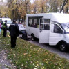 В Киеве из маршрутки на ходу выпала женщина (ФОТО)