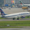 В Уфе Boeing 737-400 при посадке выкатился за пределы взлетно-посадочной полосы