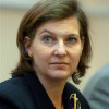 Замгоссекретаря США раздает на Майдане еду