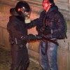 Как беркут избивает митингующих на колоннаде до полусмерти (ВИДЕО)