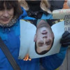 За сожженные портреты Захарченка и Пшонки можно получить срок (ВИДЕО)