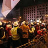 В ходе стычек 4 бойца Беркута были выдернуты из толпы и перетащены на сторону Майдана