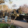 В Краматорске маршрутчики не дают проехать военной технике