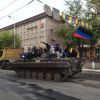 Террористы в Мариуполе захватили БМП и выстрелили в дом (ФОТО + ВИДЕО)