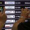 Два пассажира рейса MH17 остались живы, опоздав на самолет (ВИДЕО)