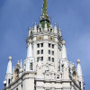 В Москве на сталинской высотке вывесили флаг Украины (ФОТО)