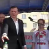 В Фастове люди забросали Ляшко яйцами и пообещали «президентский» маршрут на Ростов (ВИДЕО)