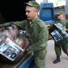 Украинские военные обеспечили продуктами переселенцев в Святогорске (ВИДЕО)