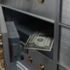 В прошлом году украинцы забрали из банков 40% валютных вкладов