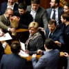 В Раде Гонтаревой подарили букет и заставили уйти с парламентской трибуны