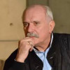 В Москве неизвестные обстреляли окна студии Никиты Михалкова (ВИДЕО)