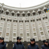 На Кабмин Яценюка подали в суд за нищенский прожиточный минимум