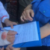 В Киеве распространительница «Вестей» ранила женщину и покусала активистов