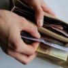 Реальные доходы украинцев сократились почти на четверть