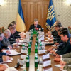 Порошенко потребовал за две недели пресечь контрабанду янтаря на Западной Украине