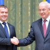 Переговоры Азарова и Медведева в формате тет-а-тет длились почти два часа