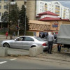 «Мерседес» E-класса застрял в свежем бетоне на трамвайных путях  в Минске