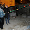 В Киеве на Жилянской активисты штурмуют забор незаконной стройки, охрана бросила дымовую шашку