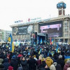 Майдан занимает подходы к Администрации Президента. На Банковой растет баррикада