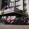Террористы в подвале Донецкой ОГА удерживают десятки заложников — экс депутат