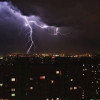 Киевляне делятся фотографиями фантастической ночной грозы в столице (ФОТО)