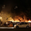 Видео дня. На Майдане ночью горела баррикада, майдановцы применили к людям силу