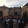 Активисты вошли в дом Ахметова в Конча-Заспе, покупались в его бассейне и вытерлись его же полотенцем