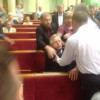 В Раде произошла драка из-за лидера КПУ. Симоненко вытолкали из зала (ФОТО)