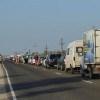 Водители перевернули машину депутата Госдумы при попытке въехать в Крым без очереди