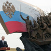 Путина обкакала птичка во время его речи на открытии памятника в Москве (ВИДЕО)