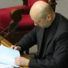 Турчинов подписал закон о люстрации и передал его Порошенко