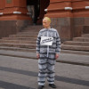 По центру Москвы разгуливал «клон Путина» с табличкой «военный преступник» (ФОТО)