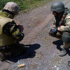 Десантники подорвались на фугасе в Луганской области, 7 раненых