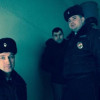 Под дверью квартиры Навального дежурят четверо полицейских (ФОТО)