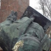 В Бердянске снесли памятник Ленину (ФОТО)
