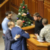 Депутат ​Парасюк заблокировал трибуну парламента (ФОТО)
