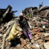 Количество погибших в результате землетрясения в Непале превысило 4 300 человек