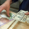 Доллар в обменниках за сутки подешевел на 18 коп
