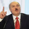 Лукашенко допускает, что Россия поставляет оружие боевикам на Донбасс
