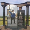Неизвестные разграбили могилу героя Небесной сотни Сергея Нигояна