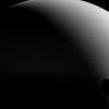 NASA поделилась фото крупнейшего спутника Сатурна